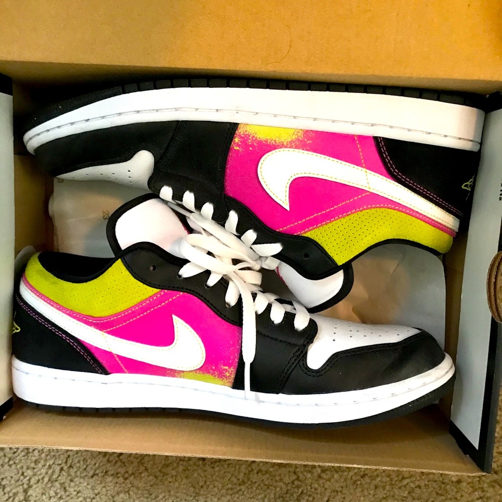 Jordan 1 low’s SE - men’s size 10.5